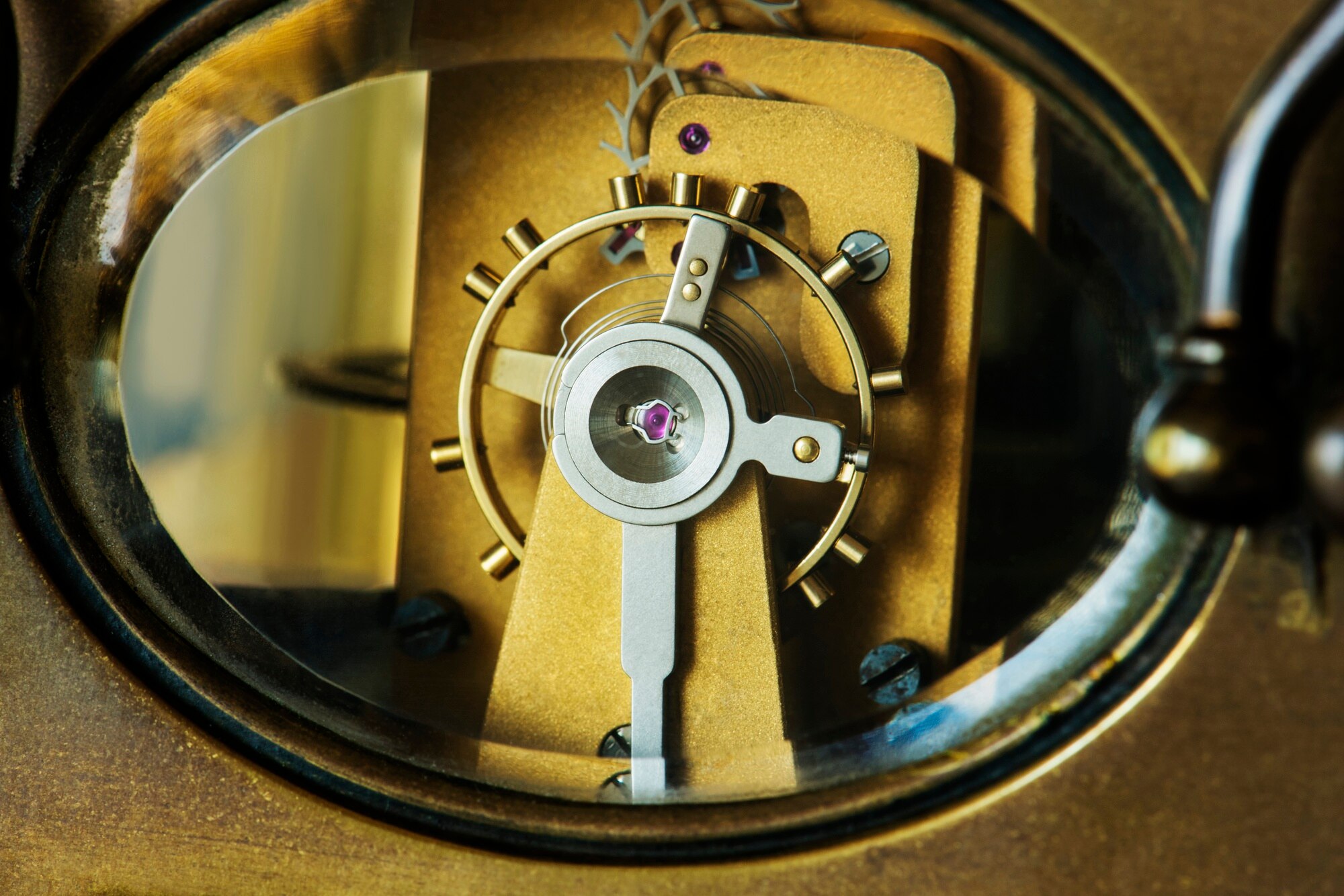 Reloj analógico y estructura